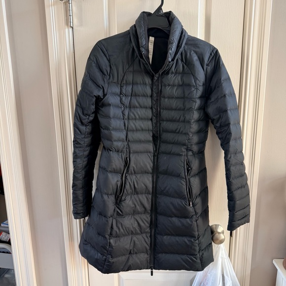 lululemon athletica Jackets & Blazers - lululemon Athletica Black pack it down jacket. Size 8
